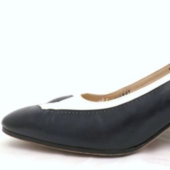 Ferragamo Navy Wingtip Heels Size 7.5 - Picture 13 of 15